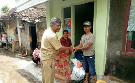 Pemerintah Desa Banguntapan Berikan Bantuan Sembako untuk warga terdampak banjir 
